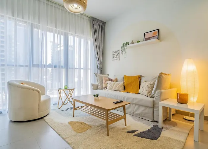 Charming Tropical Apartment Minutes To Dubai Mall
