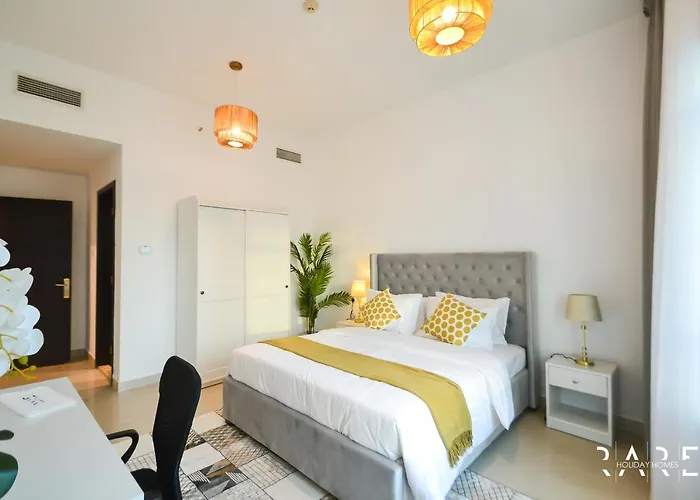 Rare Holiday Homes Apartment Next To Metro & Lake View In Lake City Tower - R1205