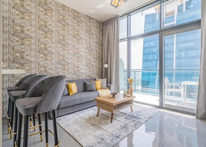 Monty Holiday Home - Elegant Penthouse With Skyline Views Terrace