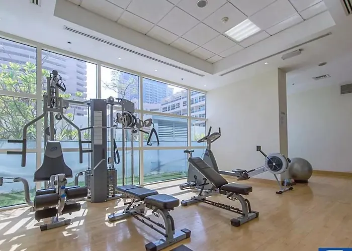 Entire Apartment - Marina - Spacious And Perfect Location