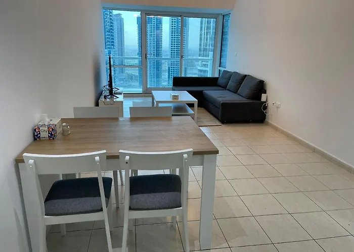 Modern Lake View 1 Bedroom Apt In Jlt