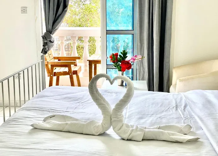 Comfortable Private Rooms In Compound Housing