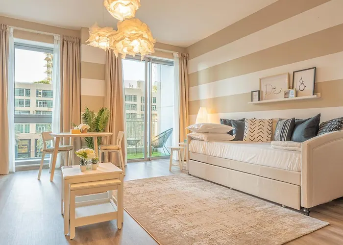 First Class Studio With Dubai Downtown Boulevard View
