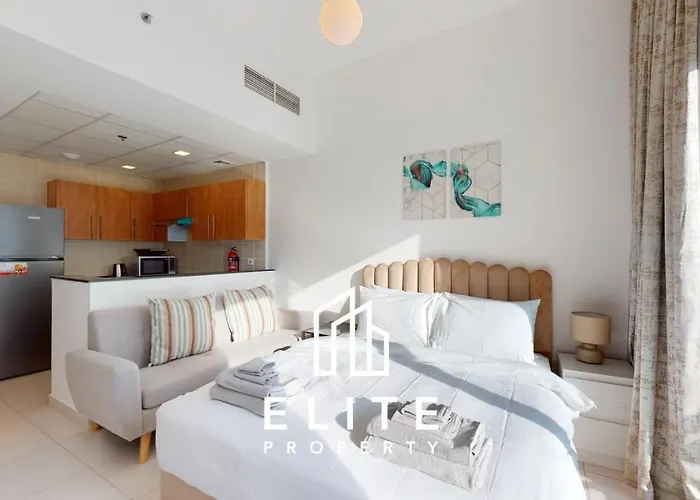 Lovely Studio, Fully Upgraded, Partial Lake View
