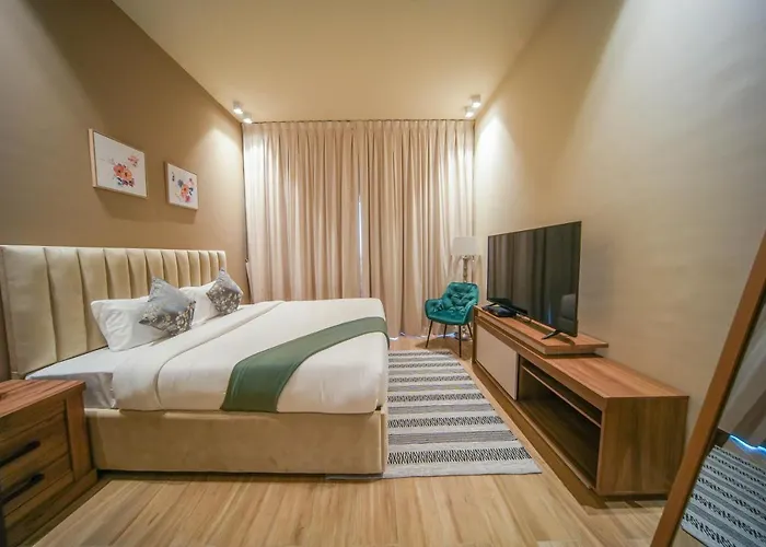 Big Modern Studio In Park View Jvc