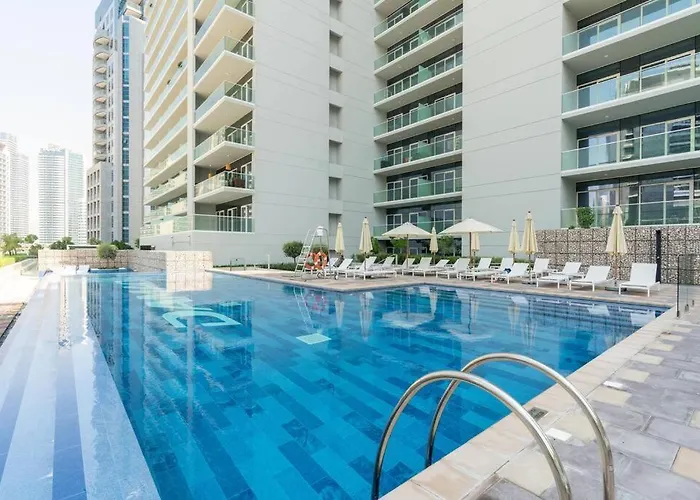 Chic Apartment With Burj Khalifa View