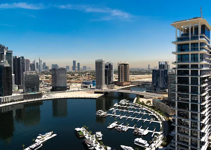 Stunning 1 Bed With Burj Khalifa & Canal View