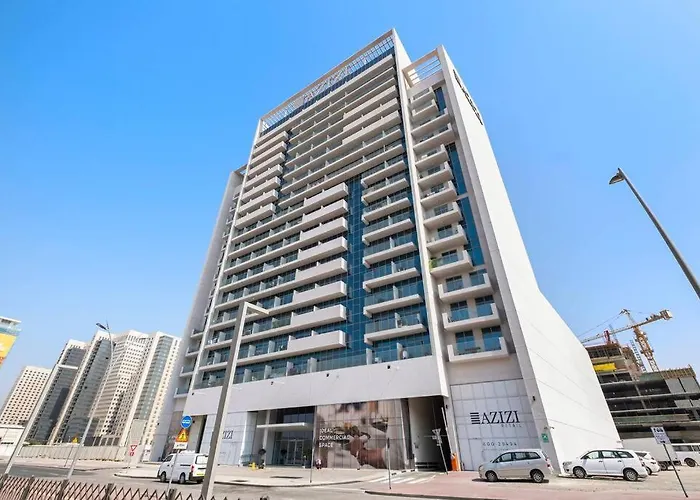 Upmarket Apartment With A Pool, Gym & Private Balcony