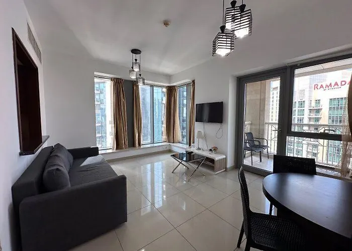 DOWNTOWN STUDIO WITH BOULEVARD VIEWs