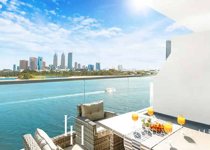 Lux - Opulent Island Suite Burj Khalifa View 2