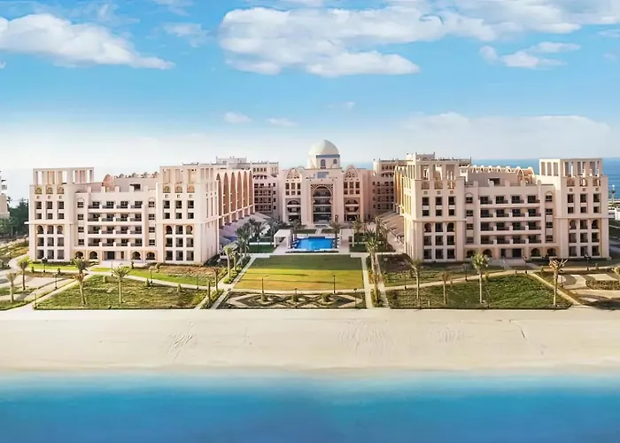 FAM Living - Palm Jumeirah Sarai Apartments - Private Beach