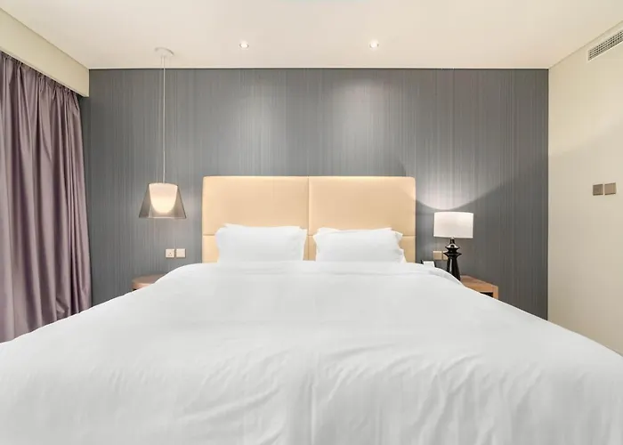White Sage - Glamorous & Spacious 2Br At Damac Paramount Towers