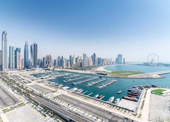 Marina Skyline View & Dubai Harbour Beachfront