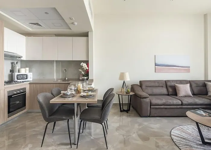 Frank Porter - Majestique Residence 2