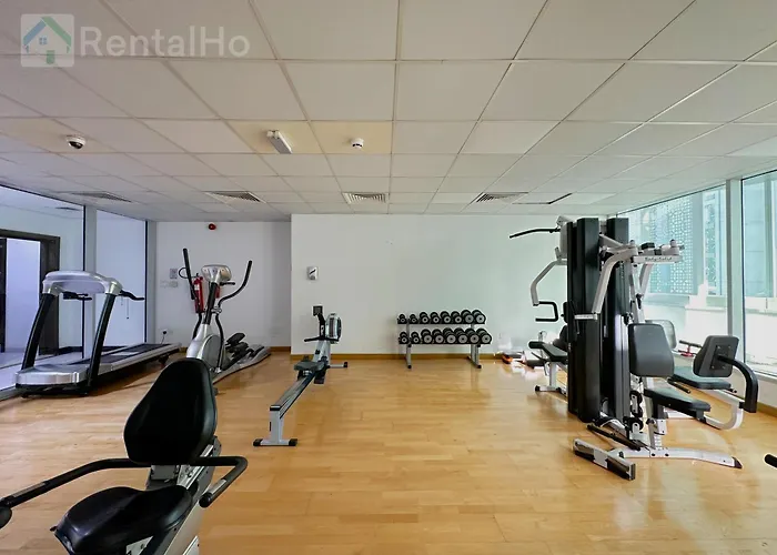 Amazing Roof Top Pool In Nice 1 Bhk Flat In Marina