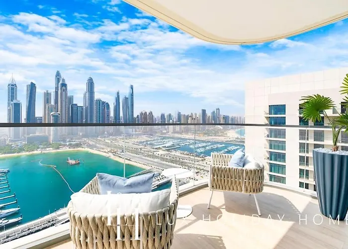 Lux The Marina Vista Beachfront Suite 3