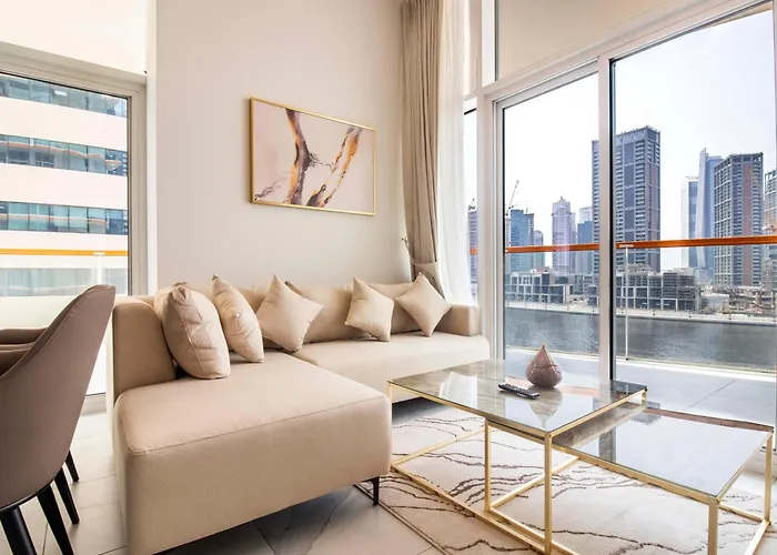 Elegant 2Br Ensuite With Canal & Burj Khalifa View