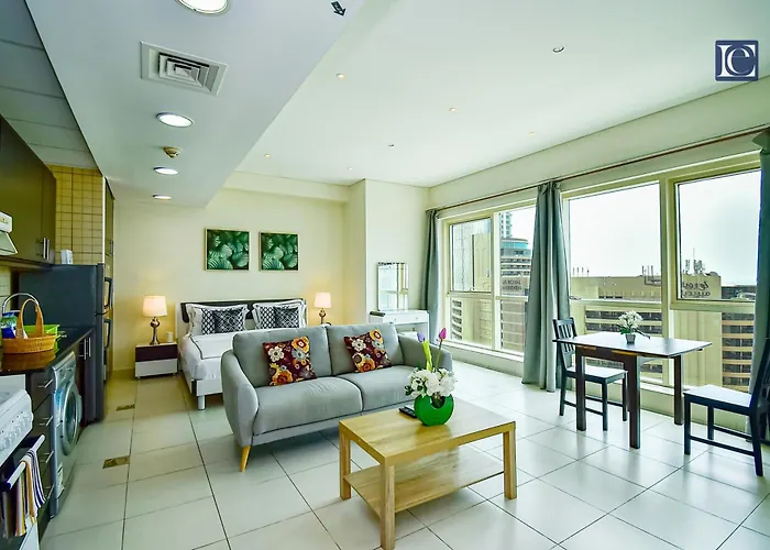 Luxury Escapes - Furnished Studio With Balcony In Royal Oceanic
