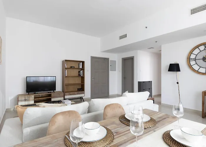 Handsome 1Br In Armada Tower 3