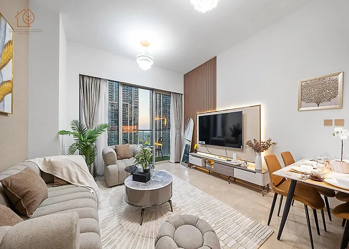 Luxury Home With City Views Near Dubai Mall 196Gr-1