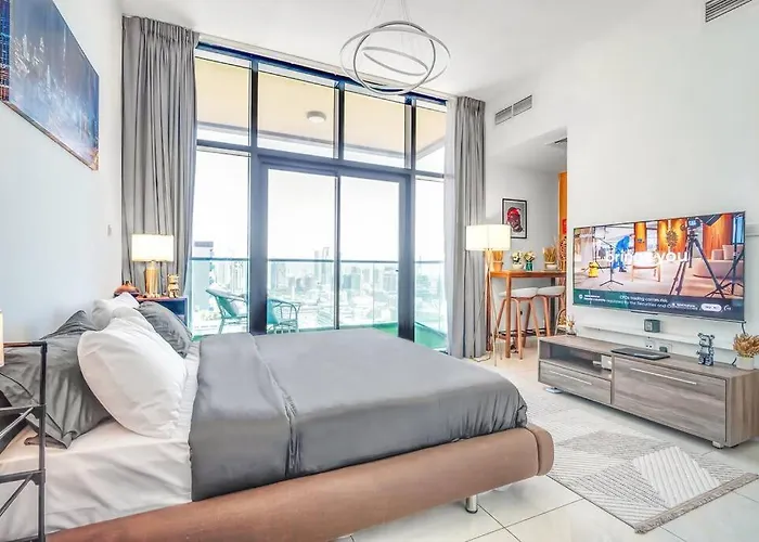 High Floor Studio With All Amenities And Parking