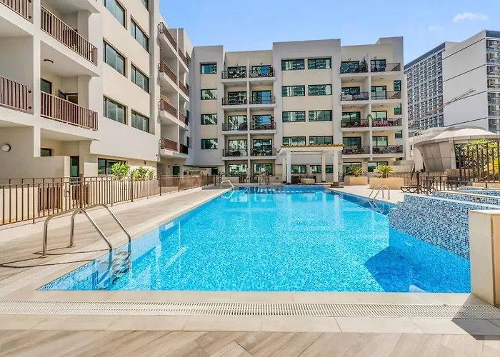 Waves - Comfortable 1Br Getaway In Jvc With Park Views