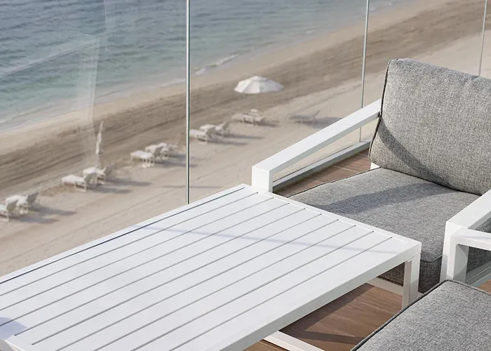 Lux Spacious 1 Bedroom - Beachfront And Seaview