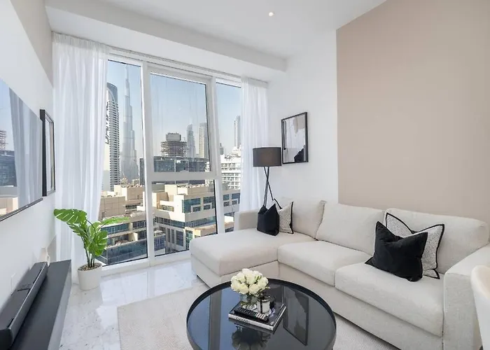 Stunning Stay In Business Bay With Burj Khalifa Views And A Luxurious Swimming Pool