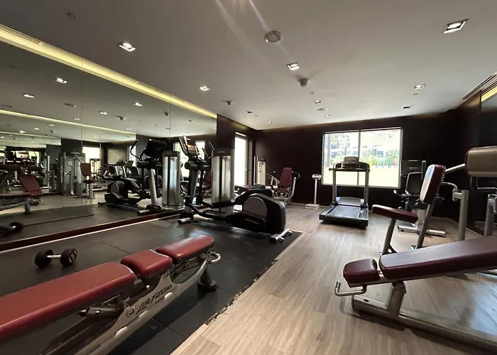 Spacious 1 Bed Apartment With Pool & City View