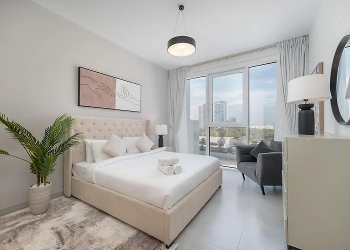 Bright & Spacious 2Br Near Zabeel Park Dubai