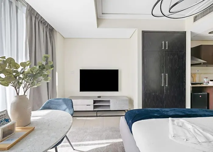 Silkhaus Spacious Studio Near Almas West Lake