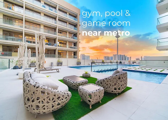Sunny Studio, Pool, Villa Views, Near Metro