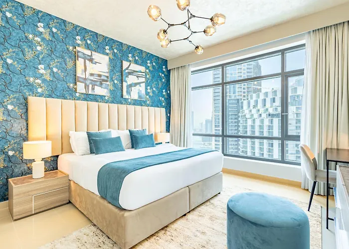 Luxury Stay - Private Jacuzzi - Infinity Pool - Marina & Sea Views - High Floor - Upgraded - Designer - Squash