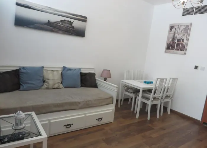 Studio Apartment - Skycourts