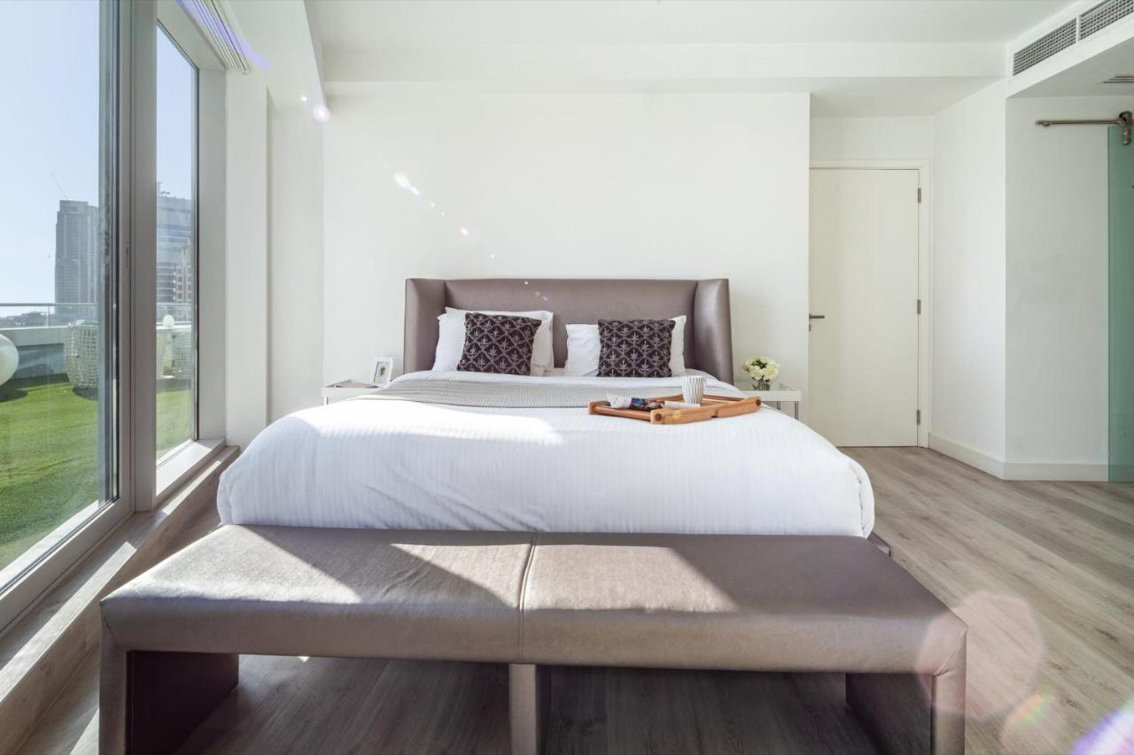 Apartment Frank Porter - Damac Waves Dubai