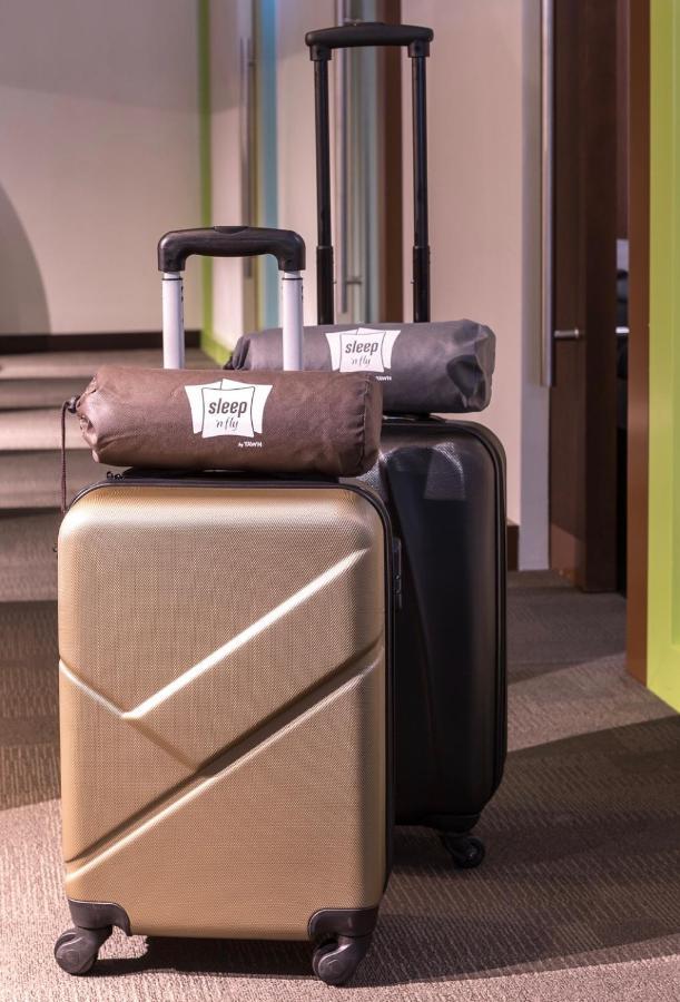 Capsule hotel Sleep 'n Fly Sleep Lounge, C-gates Terminal 3 - Transit Only *