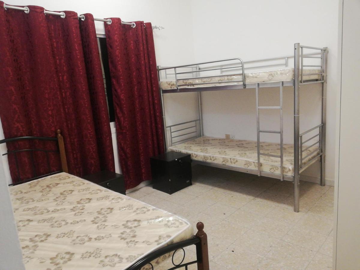 Bed Space For Females Near Metro Station *