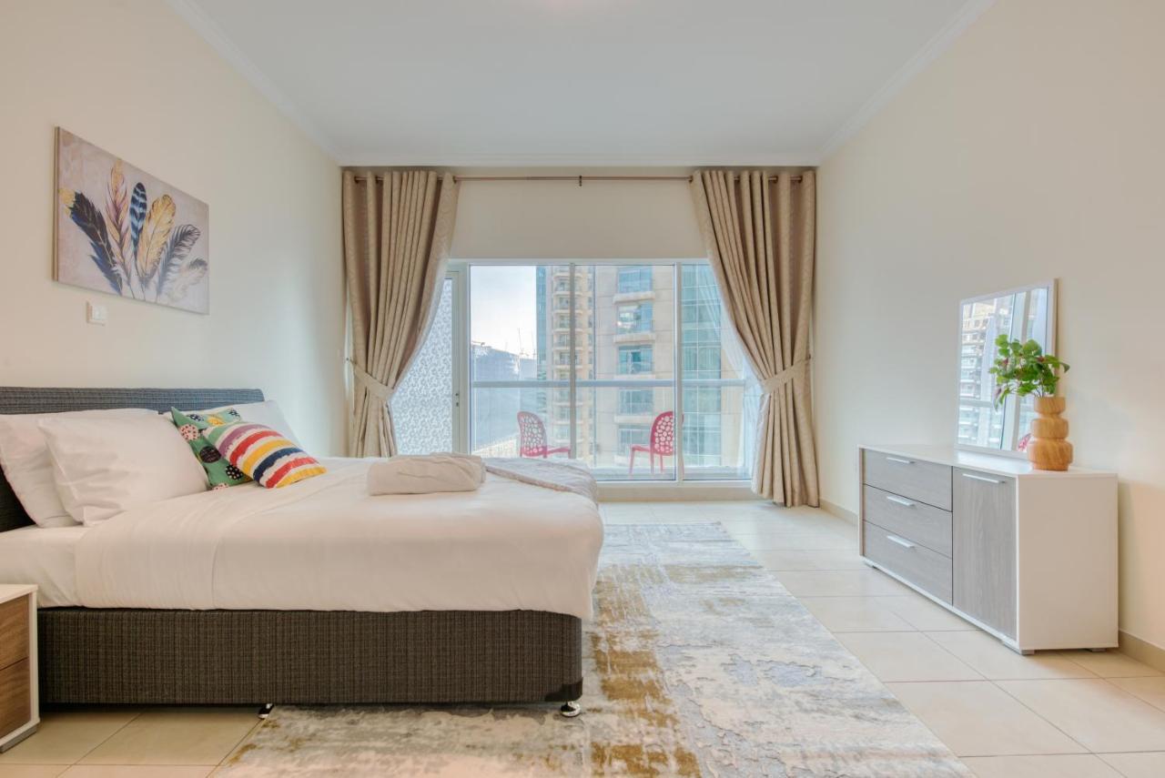 Apartment Rh- Burj Al Nujoom, Downtown, 1br Near Mall *