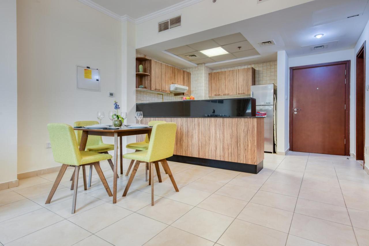 Apartment Rh- Burj Al Nujoom, Downtown, 1br Near Mall