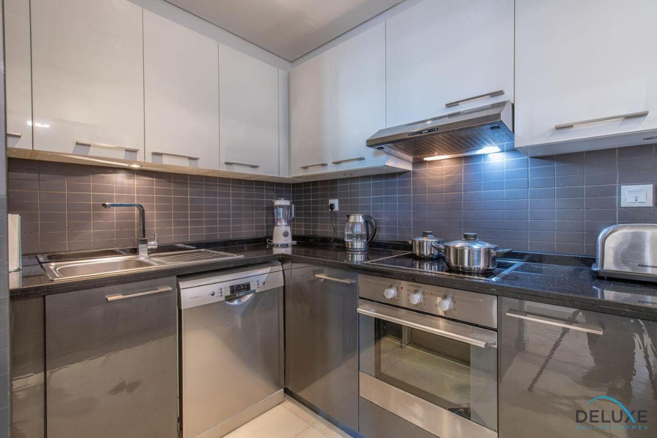Lägenhet Neat 2br At Silverine Tower Marina By Deluxe Holiday Homes Dubai