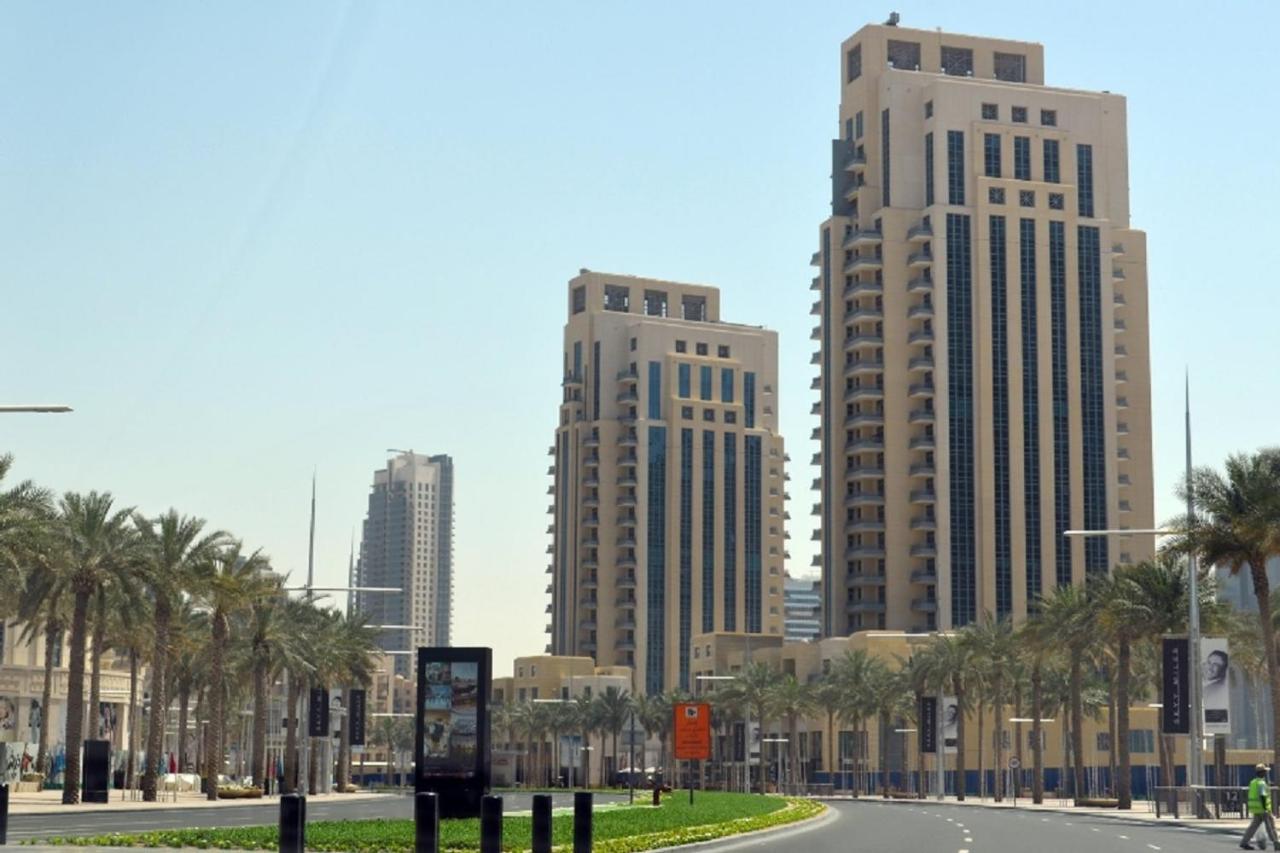 Lägenhet Higuests - Luxury Apt With Balcony, Steps From Burj Khalifa Dubai