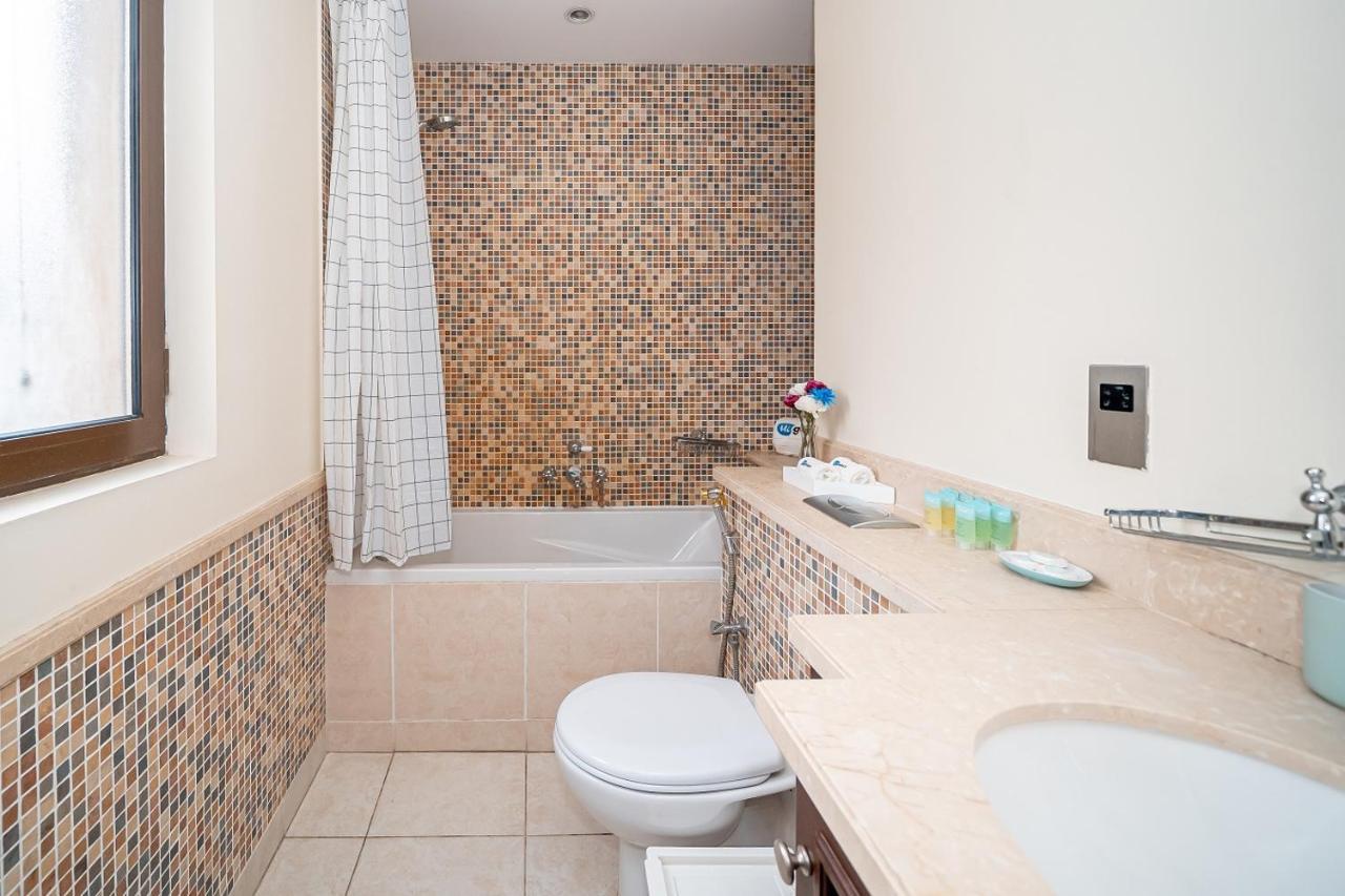 Apartamento Higuests - Spacious Apt With Private Balcony In Old Town Dubai