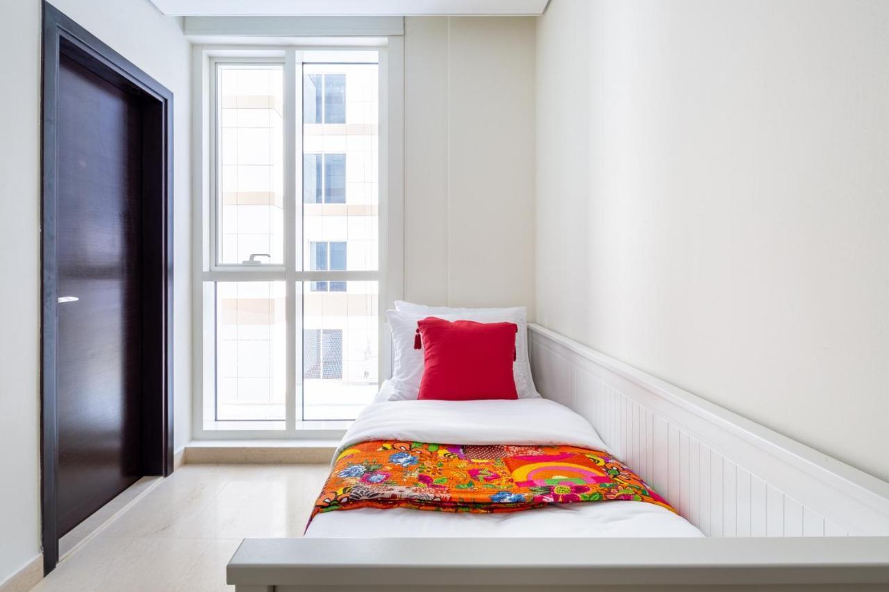 Frank Porter - Mon Reve Apartment