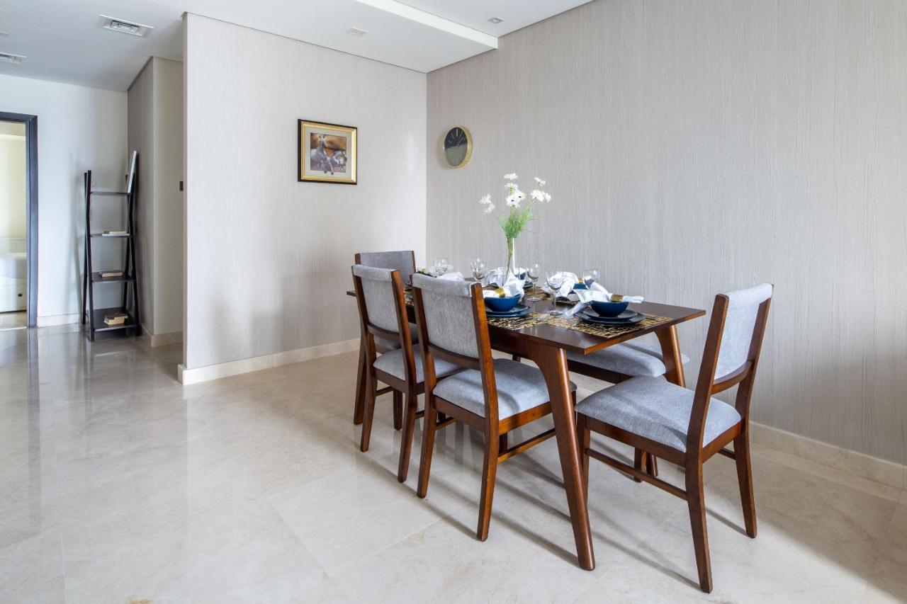 Frank Porter - Mon Reve Apartment