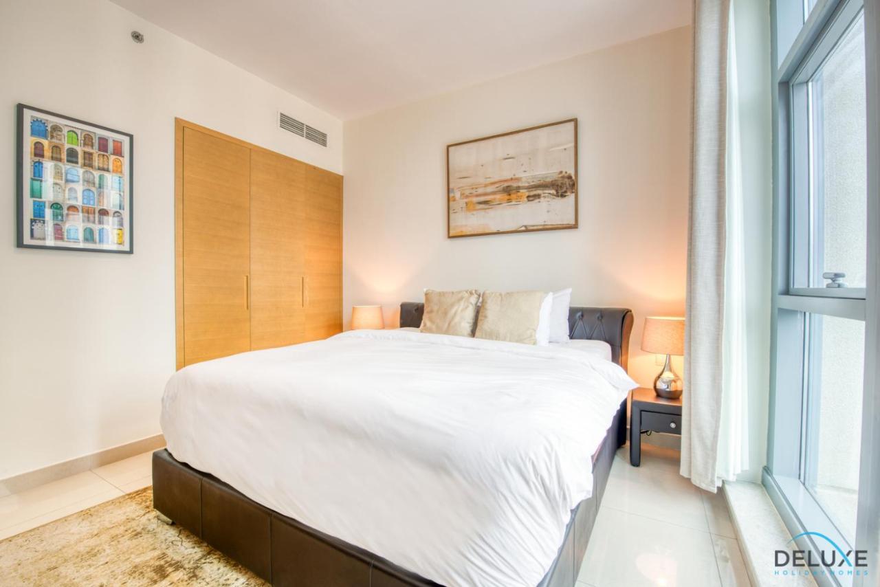 Close To Burj Khalifa & Mall With Relaxing Balcony, Claren Tower 1, Downtown By Deluxe Homes Apartment *