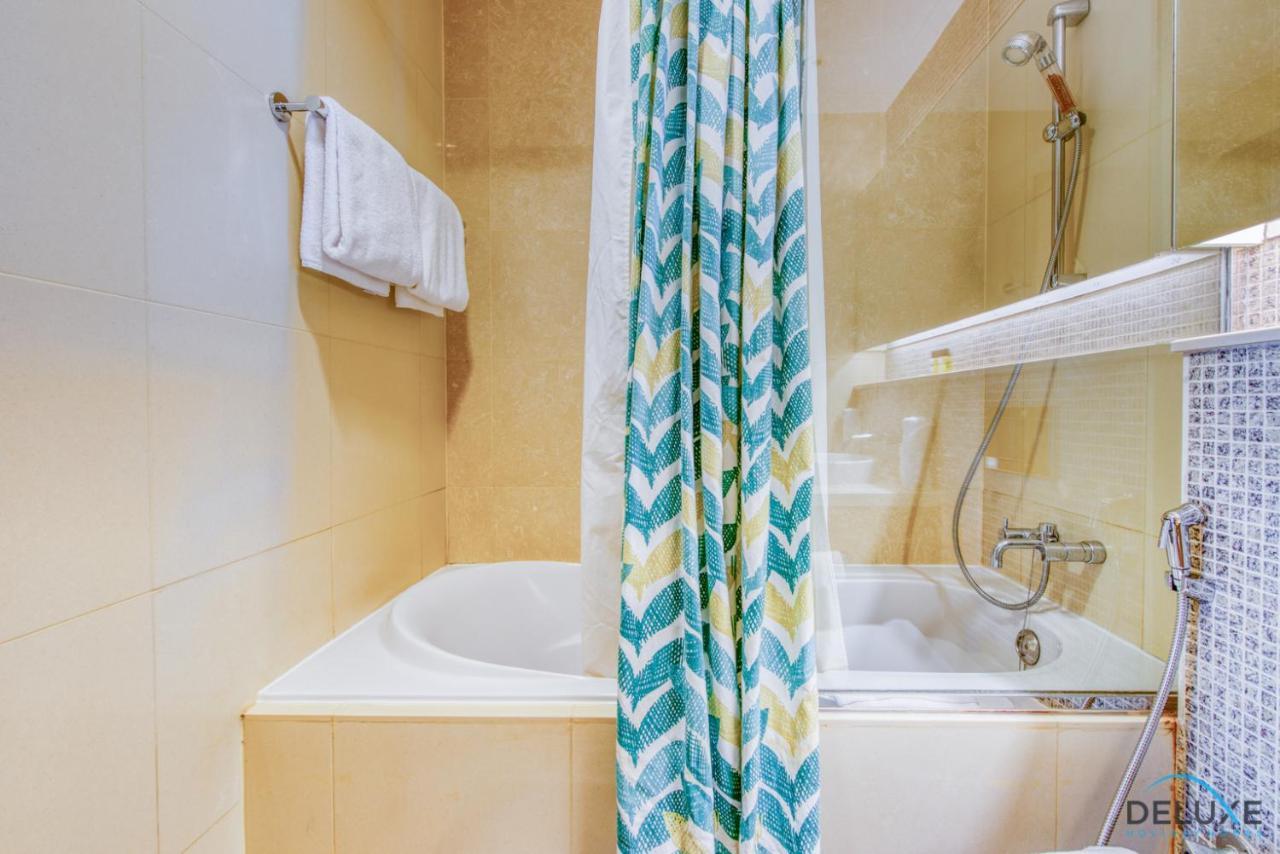 Apartment Close To Burj Khalifa & Mall With Relaxing Balcony, Claren Tower 1, Downtown By Deluxe Homes