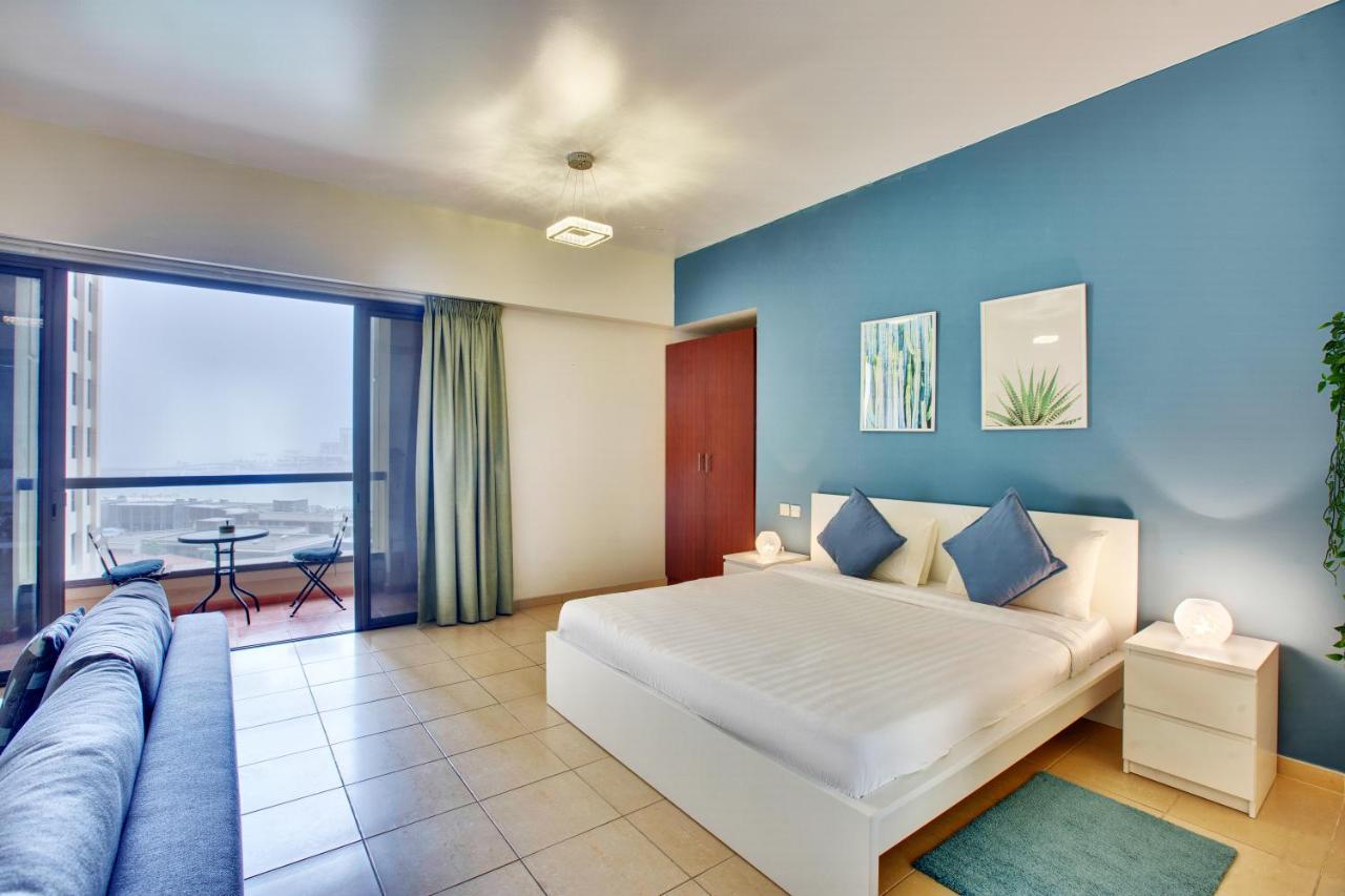 Lägenhet Spacious Sea View At The Jbr Dubai