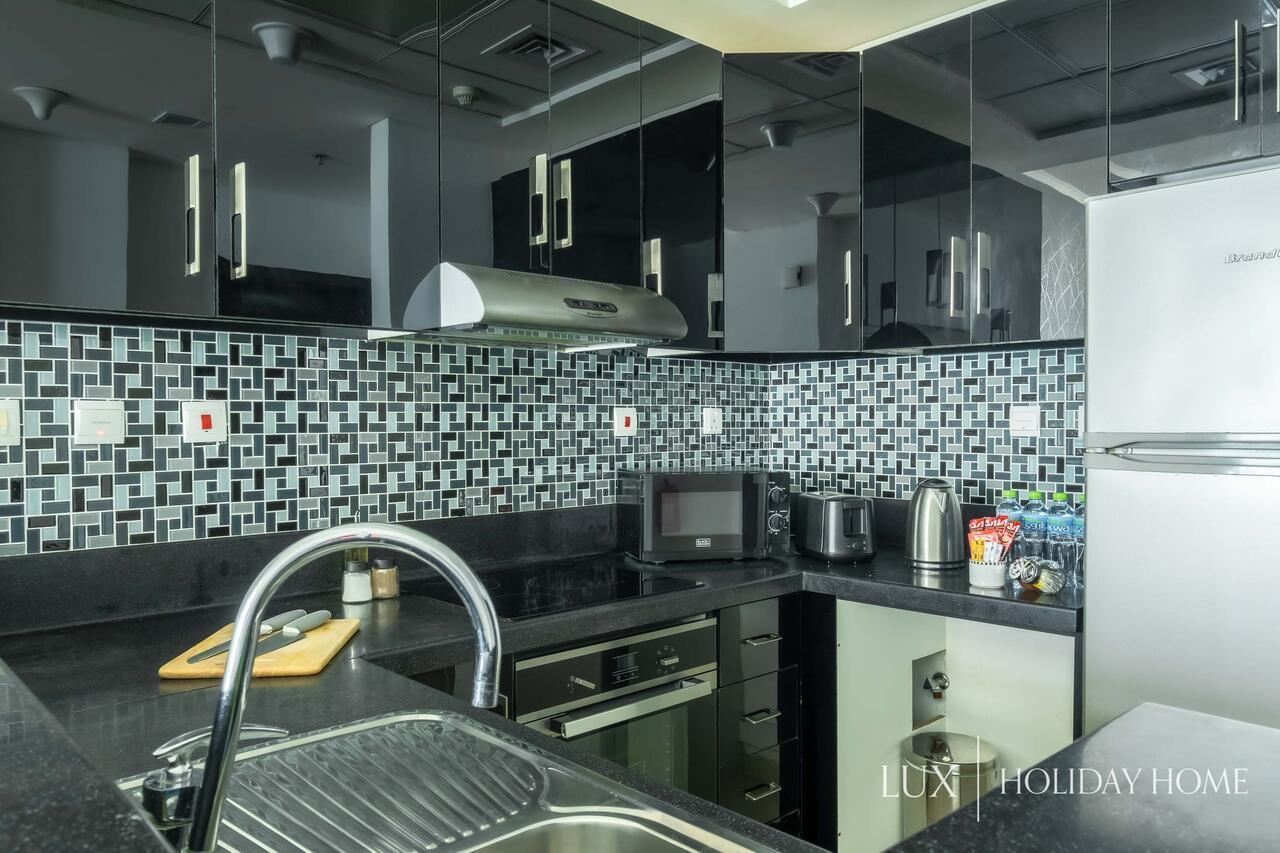 Lux - The Marina Beach View Apartment