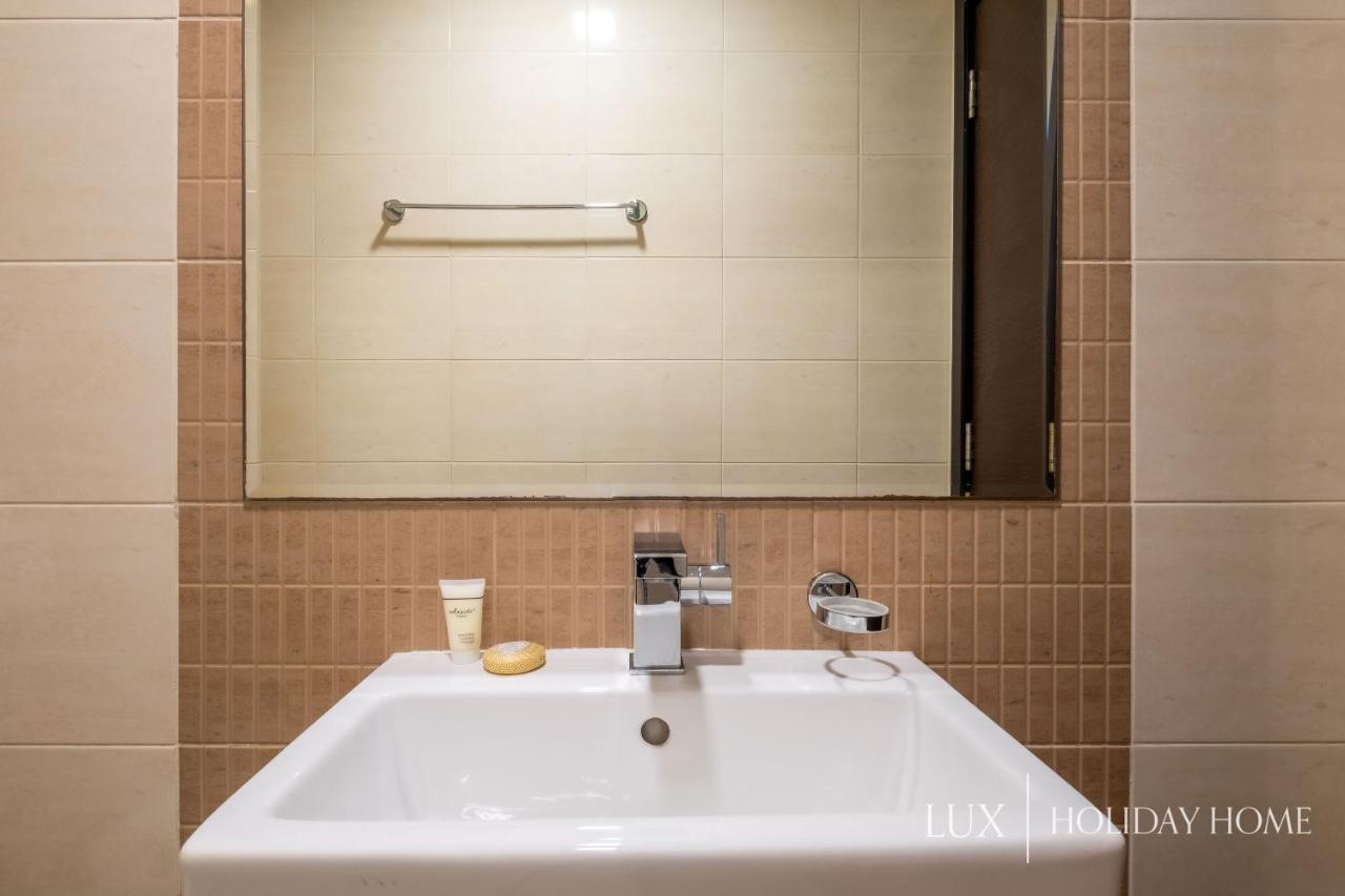 Lux - The Marina Beach View Apartment