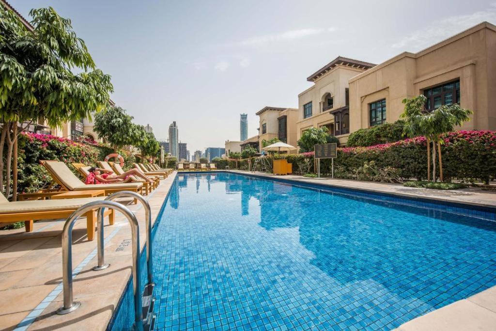 Bnbmehomes - Traditional Meets Modern In Downtown - 5041 Lägenhet Dubai